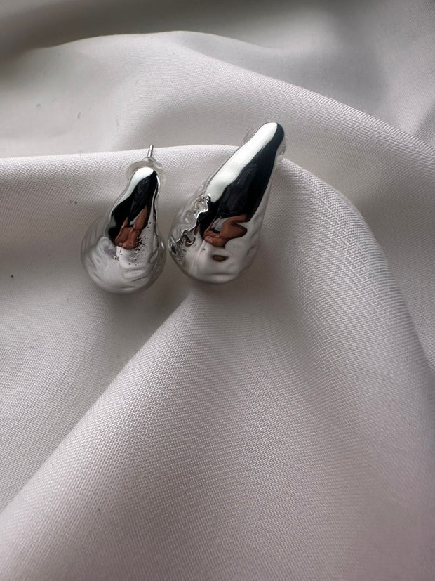 Luna Flux – Sculptural Silver Stud Earrings