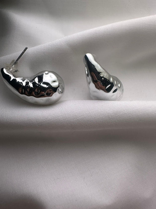 Luna Flux – Sculptural Silver Stud Earrings