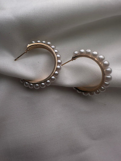 Pearl Halo – Gold Hoop Earrings with Pearl Detailing