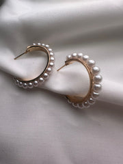 Pearl Halo – Gold Hoop Earrings with Pearl Detailing