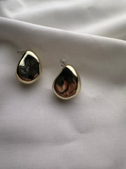 Molten Luxe – Sculpted Gold Stud Earrings